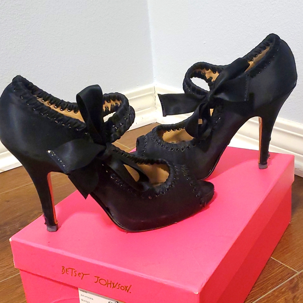 Betsey Johnson Calandra